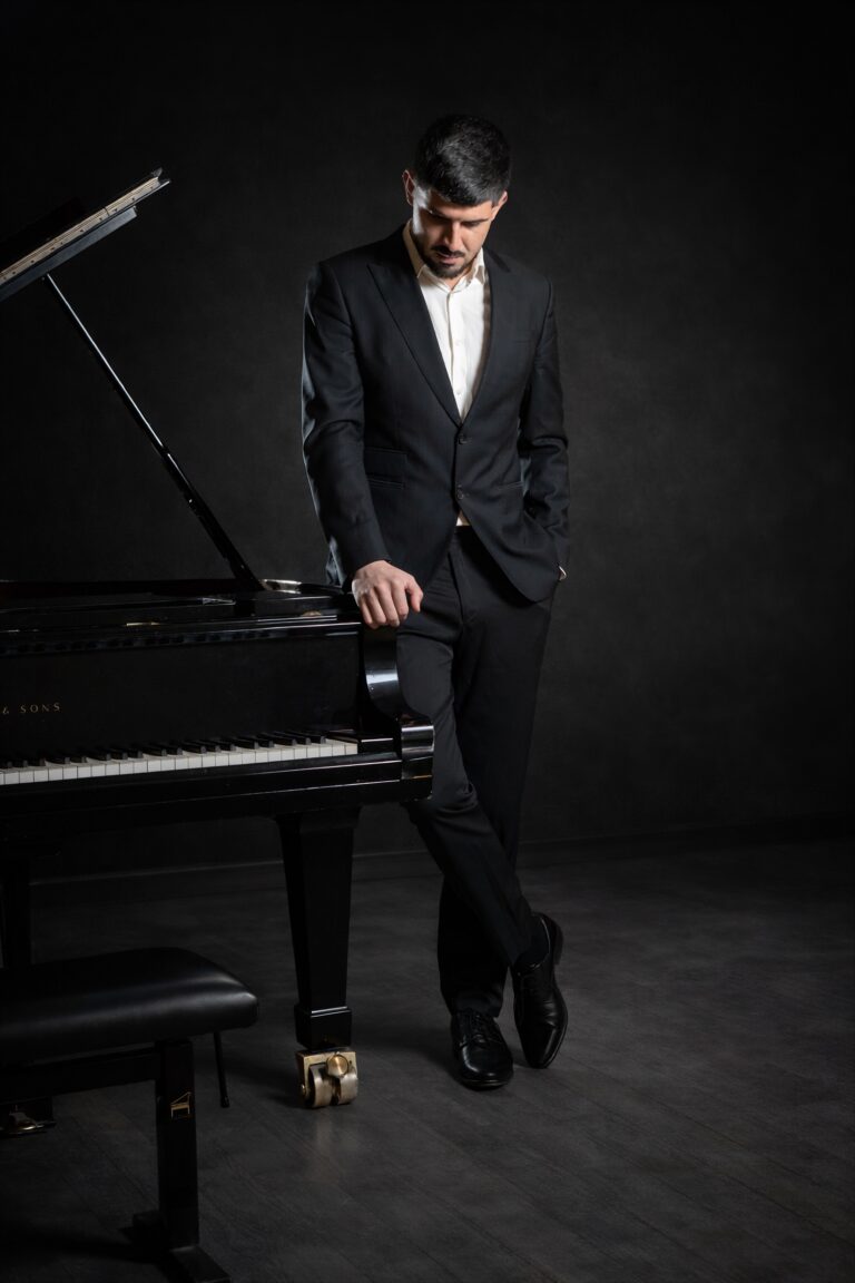 fidosi kerchev dark bg 2