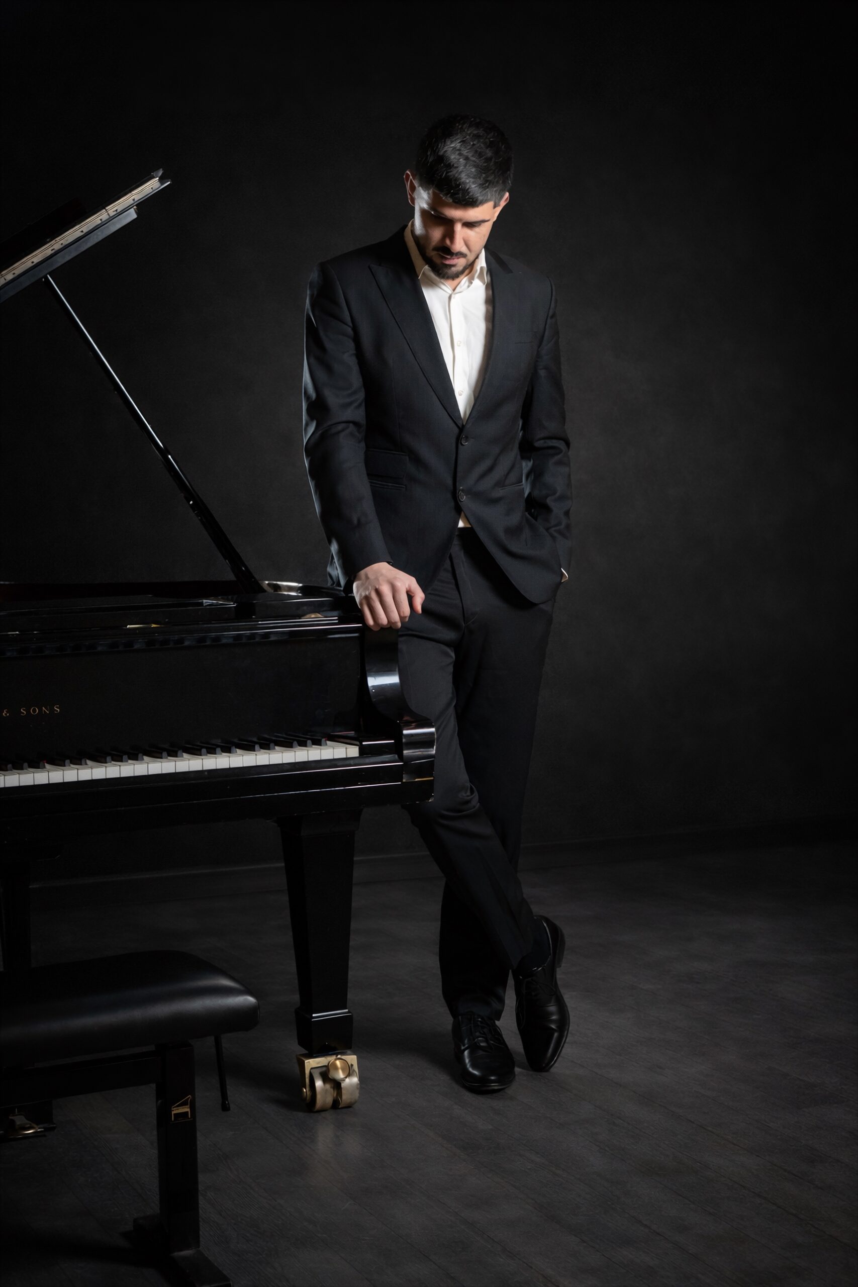 fidosi kerchev dark bg 2